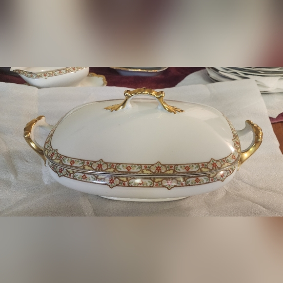 24k Gold Antique Vignaud Limoges France- Pattern VIG167. Serving dishes. - Picture 2 of 16